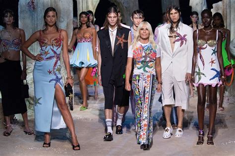 versace sfilata ss21|versace sfilata 2024.